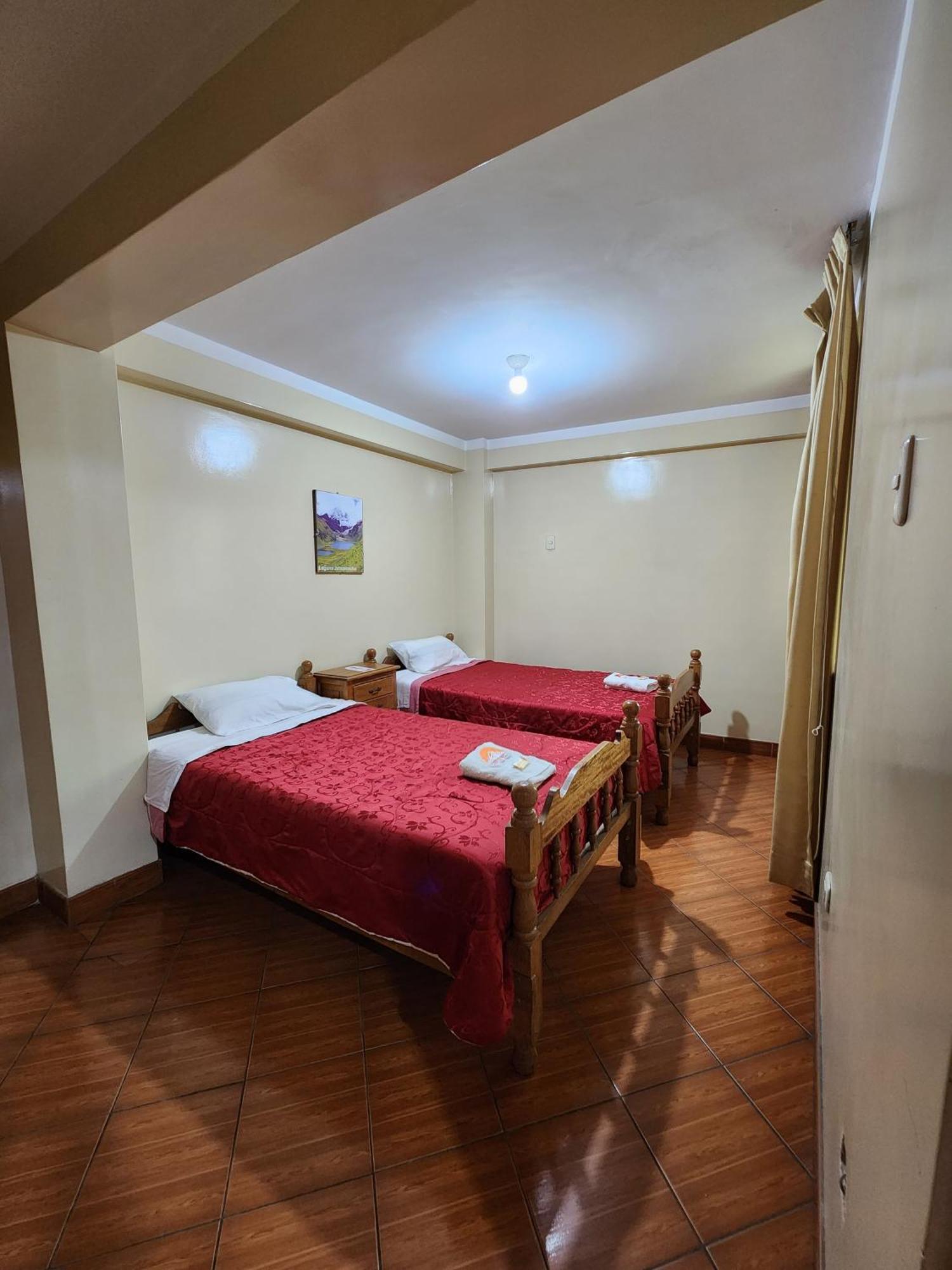 Lhotse Hostel B&B 瓦拉斯 外观 照片