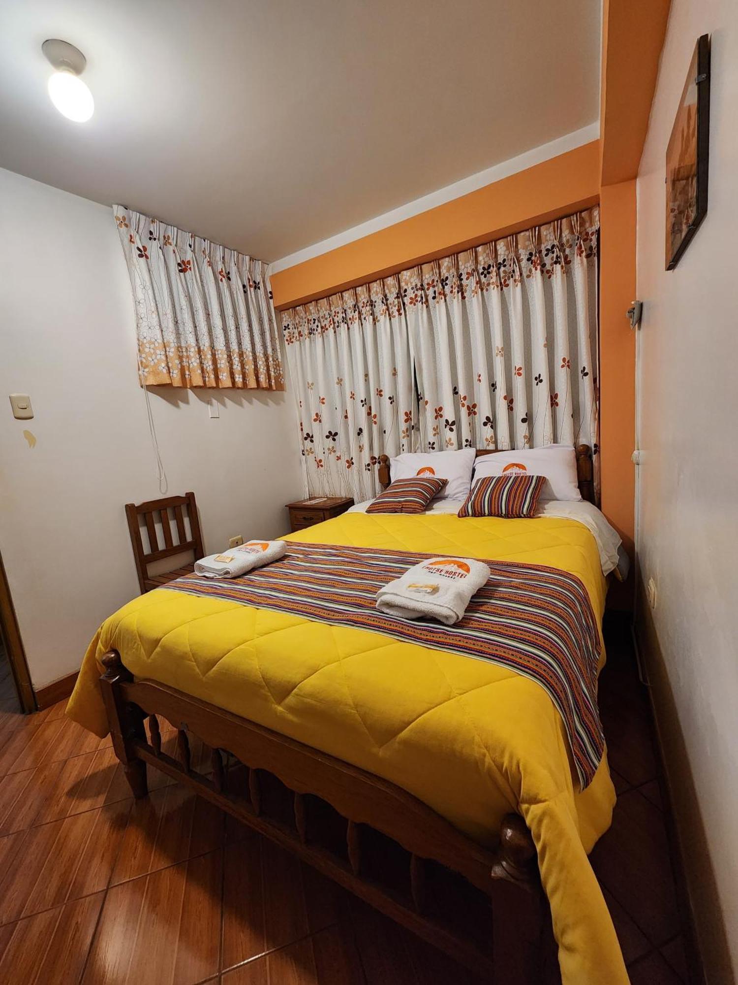 Lhotse Hostel B&B 瓦拉斯 外观 照片