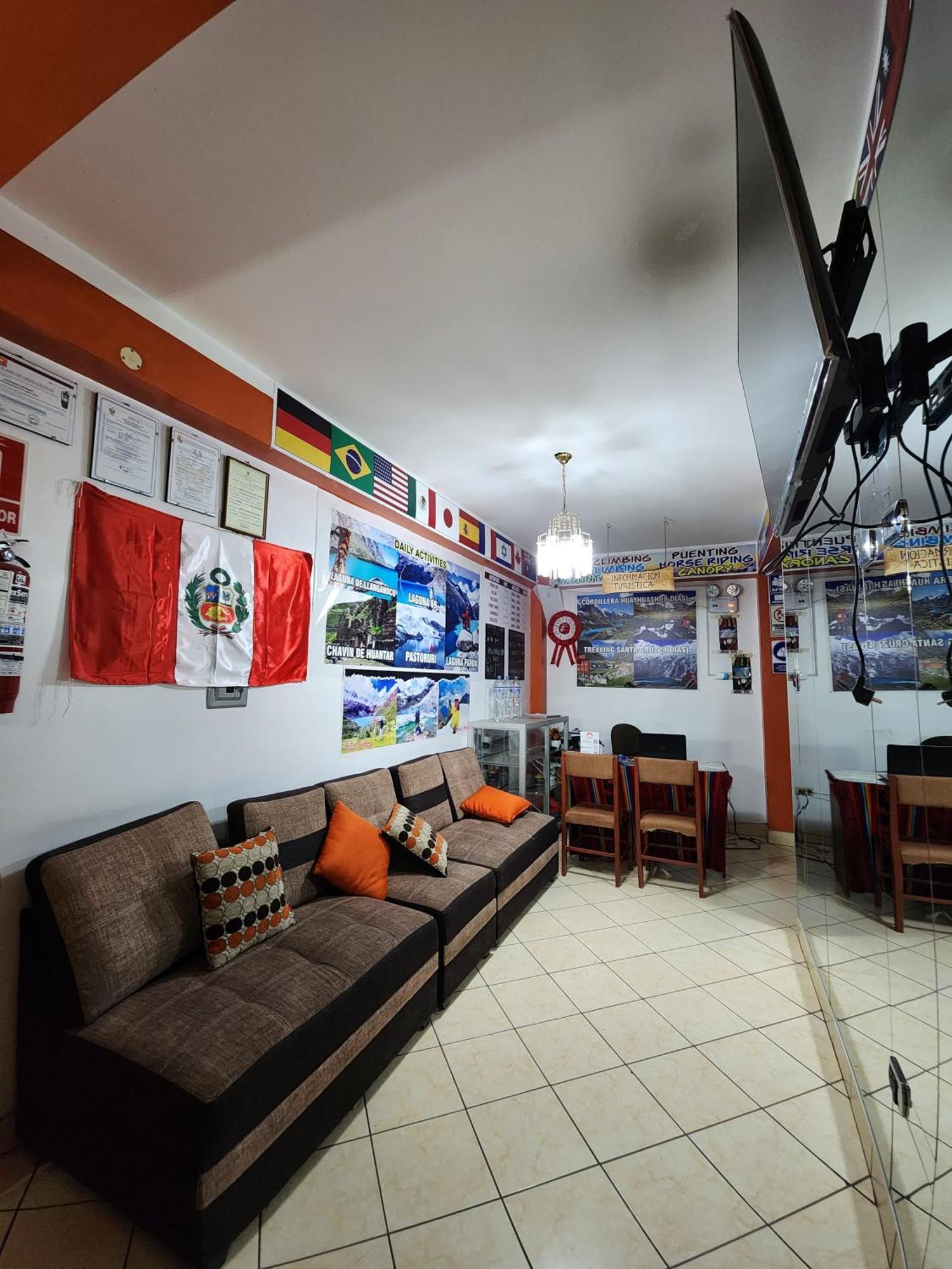 Lhotse Hostel B&B 瓦拉斯 外观 照片